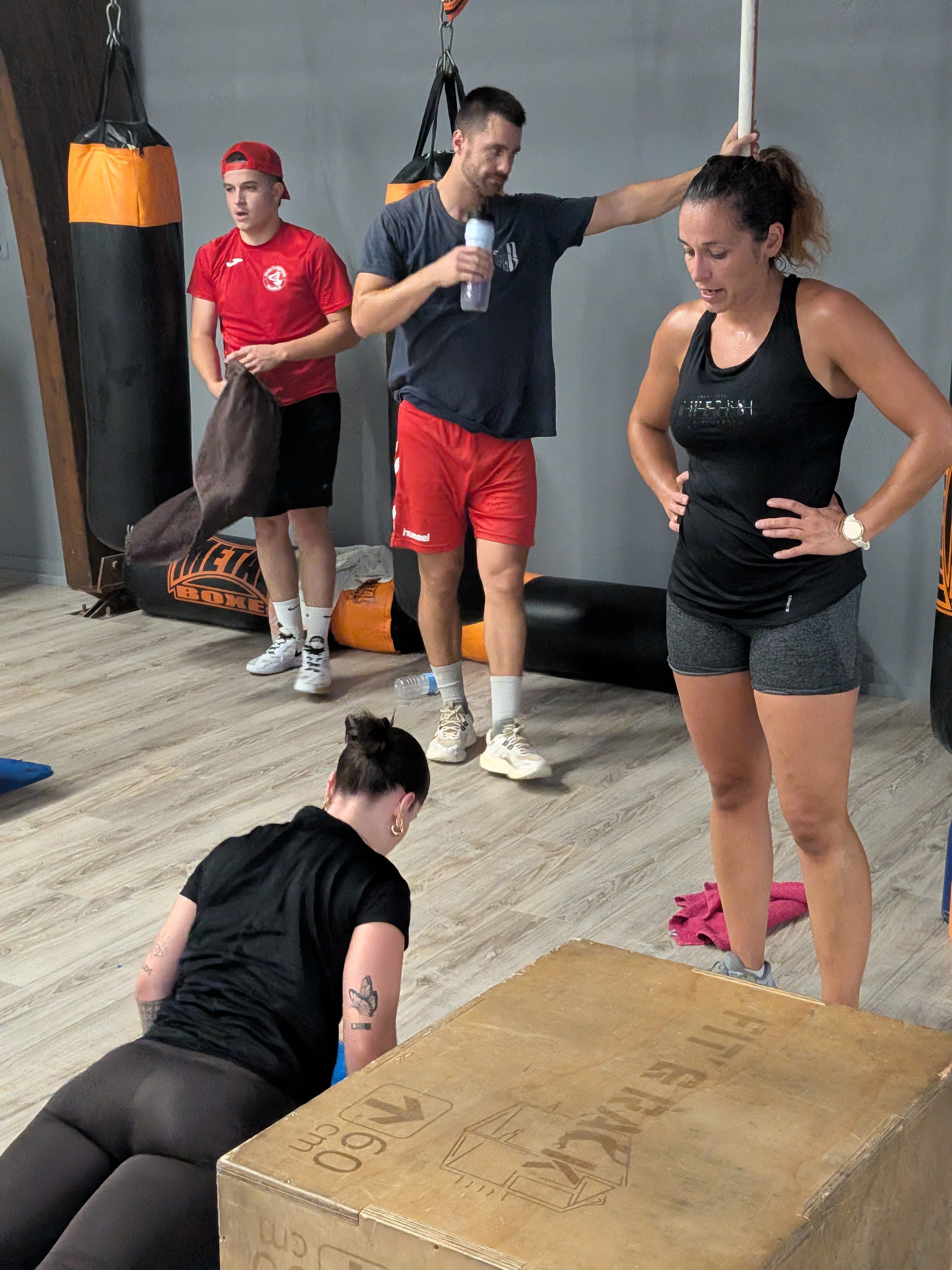 Atelier de pompes pendant le circuit cardio du Stade Langonnais Handball à Avenir Fitness Langon