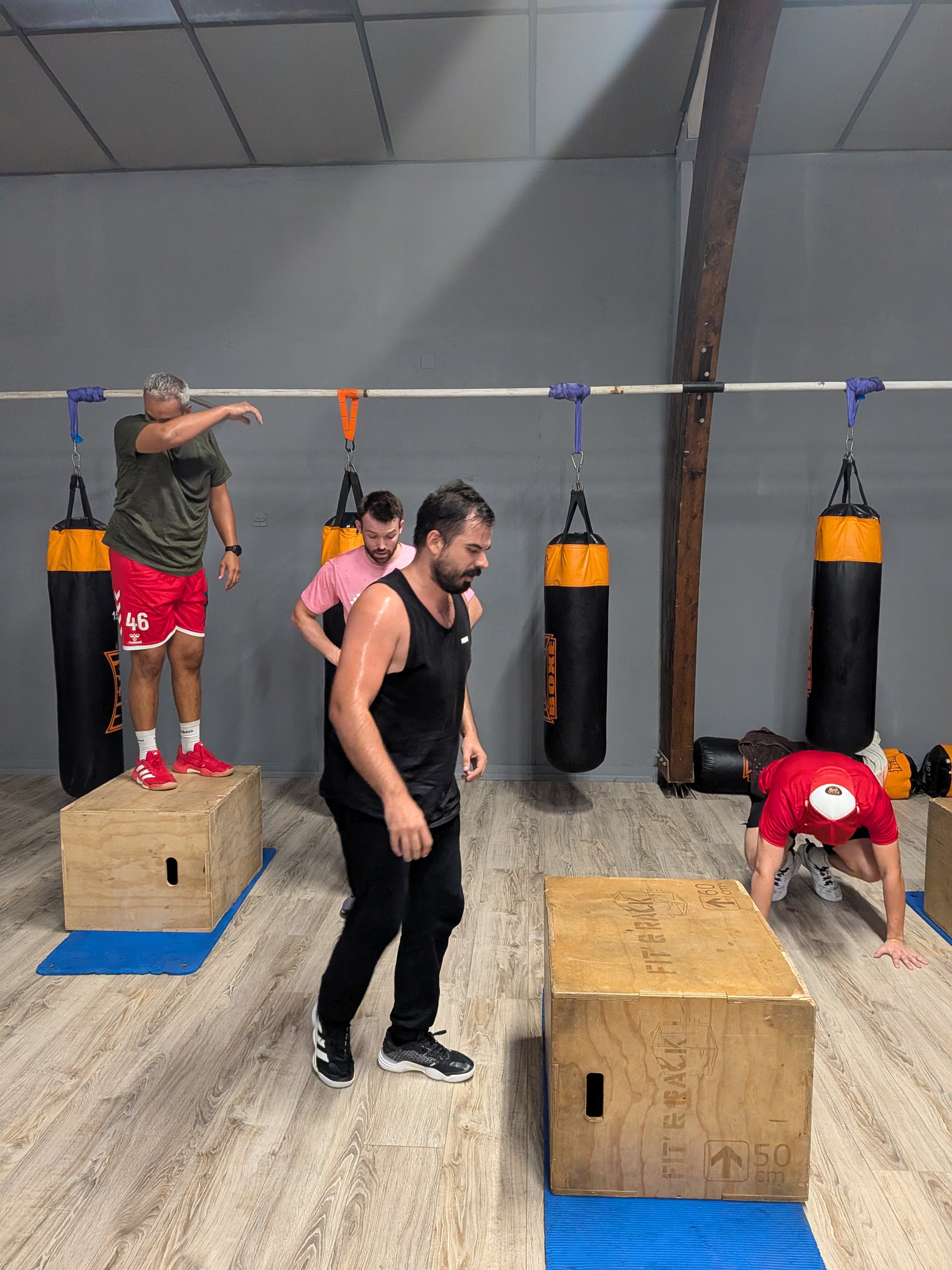 Atelier box over pendant la préparation physique du Stade Langonnais Handball à Langon